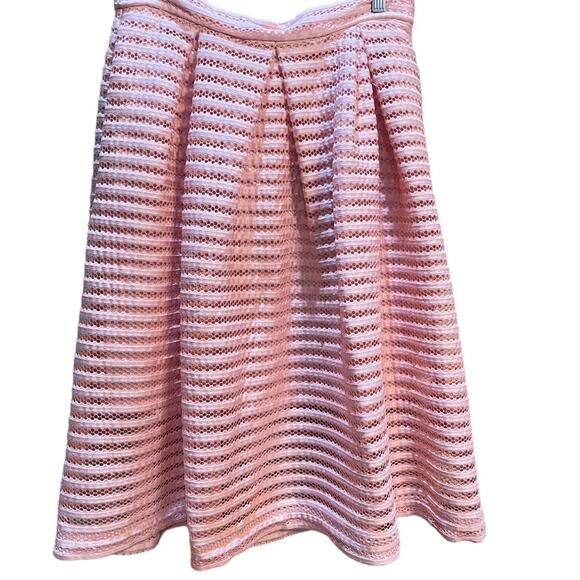 New York & Company Skirts Peach Honeycomb Patterned Skirt Size 8 - Picture 1 of 5